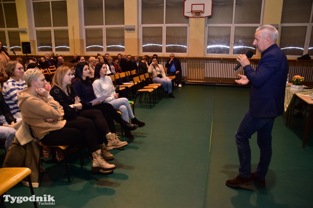 Zebrania odnośnie likwidacji szkół w Kiełpinie i Stobnie