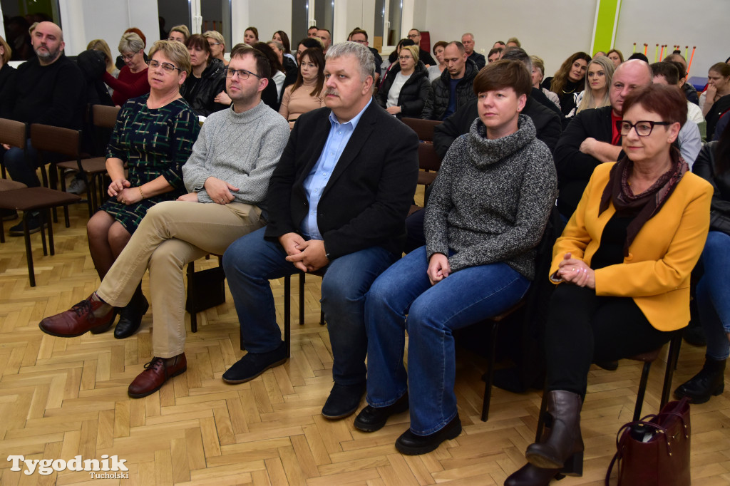 Zebrania odnośnie likwidacji szkół w Kiełpinie i Stobnie