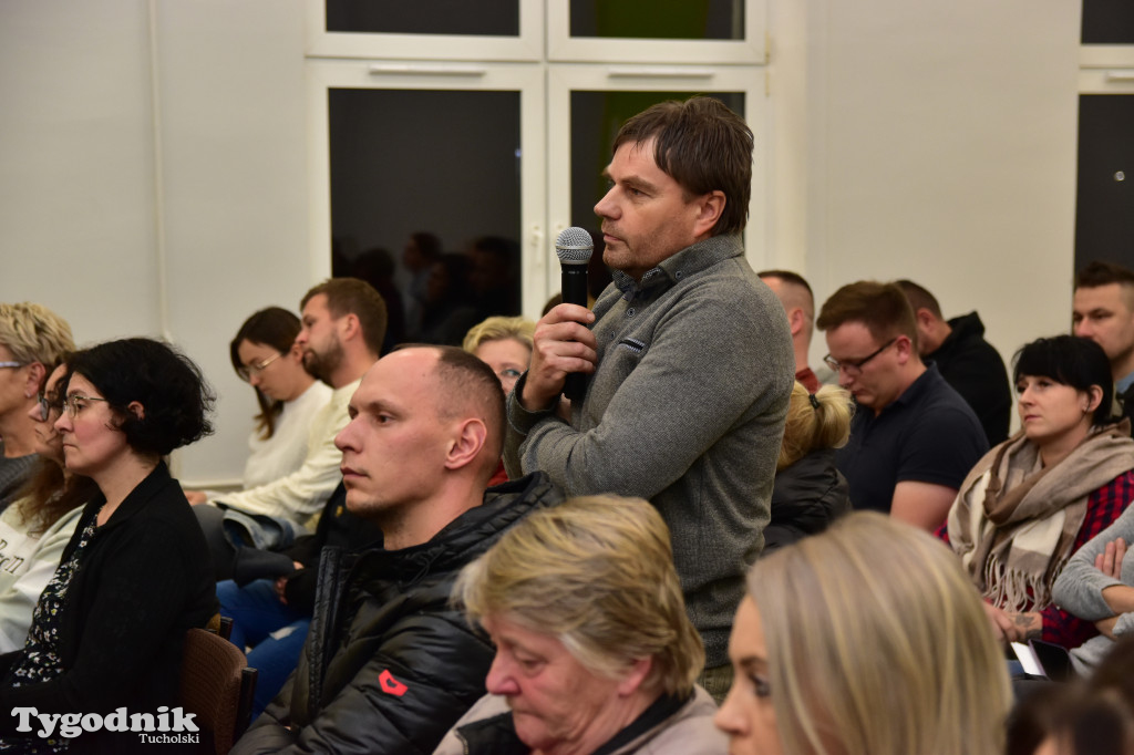 Zebrania odnośnie likwidacji szkół w Kiełpinie i Stobnie