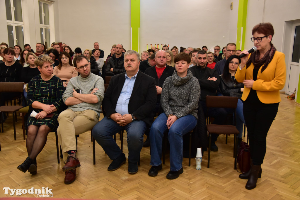 Zebrania odnośnie likwidacji szkół w Kiełpinie i Stobnie