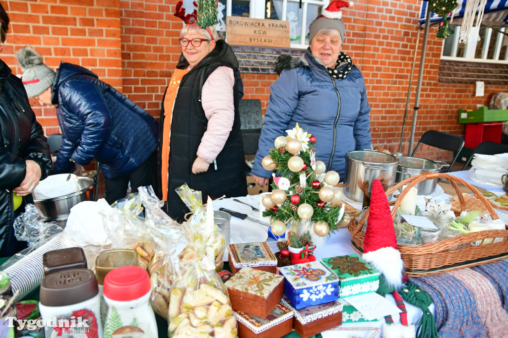 Kiermasz Świąteczny na dworcu kolejowym w Tucholi