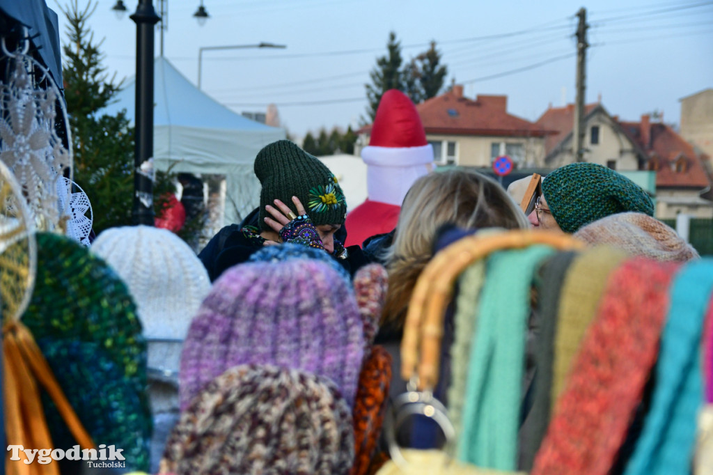 Kiermasz Świąteczny na dworcu kolejowym w Tucholi