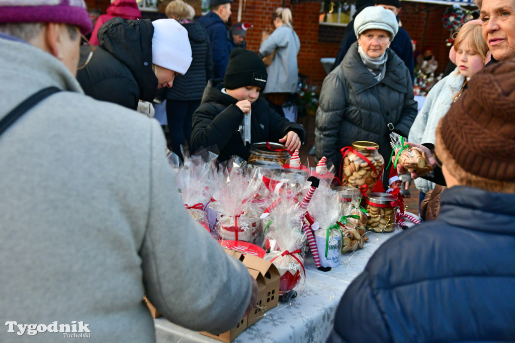 Kiermasz Świąteczny na dworcu kolejowym w Tucholi