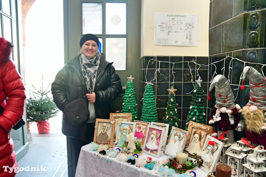 Kiermasz Świąteczny na dworcu kolejowym w Tucholi