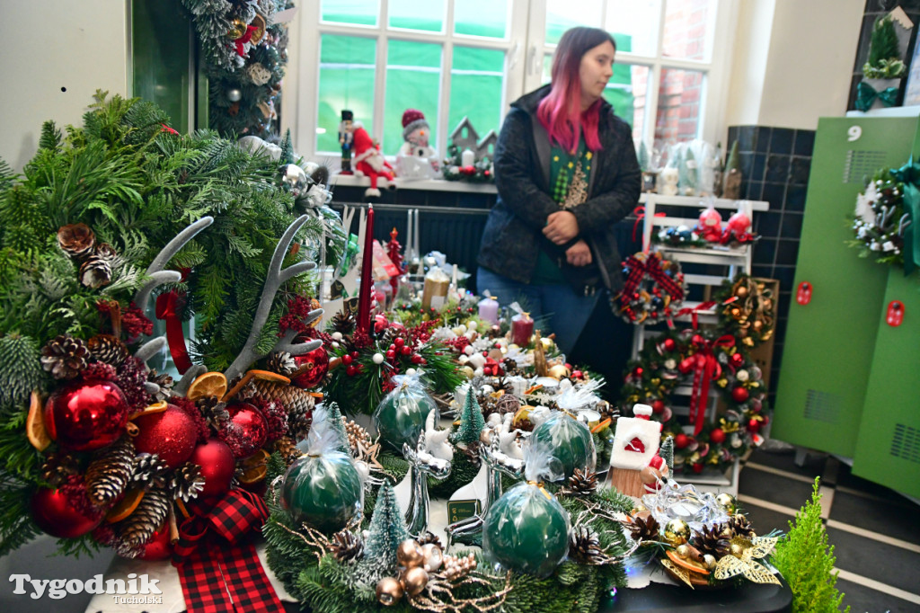 Kiermasz Świąteczny na dworcu kolejowym w Tucholi