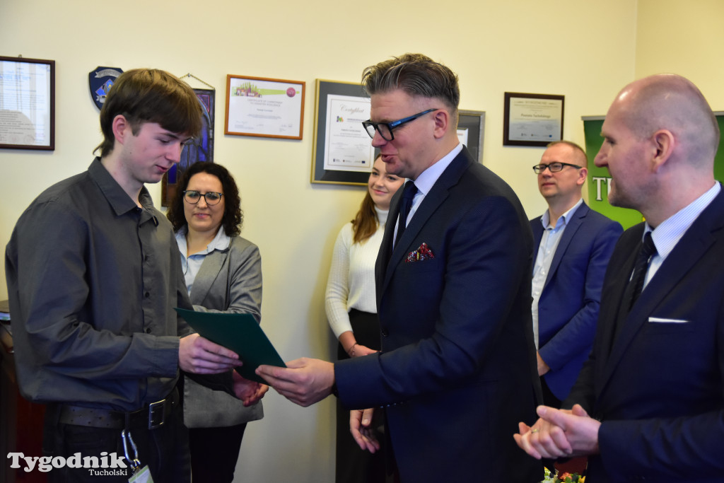 Młodzieżowi radni powiatu tucholskiego otrzymali nominacje. Teraz szlifują umiejętności, które pomogą im w sprawowaniu nowej funkcji