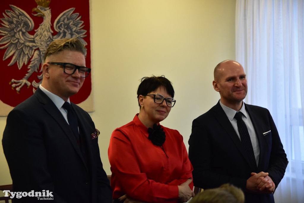 Młodzieżowi radni powiatu tucholskiego otrzymali nominacje. Teraz szlifują umiejętności, które pomogą im w sprawowaniu nowej funkcji