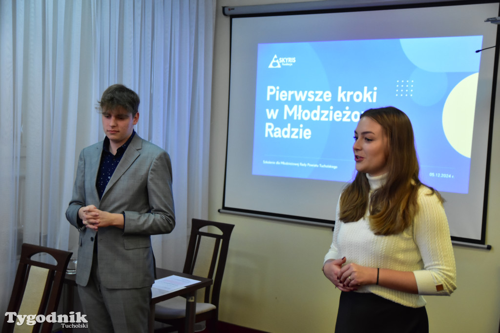 Młodzieżowi radni powiatu tucholskiego otrzymali nominacje. Teraz szlifują umiejętności, które pomogą im w sprawowaniu nowej funkcji
