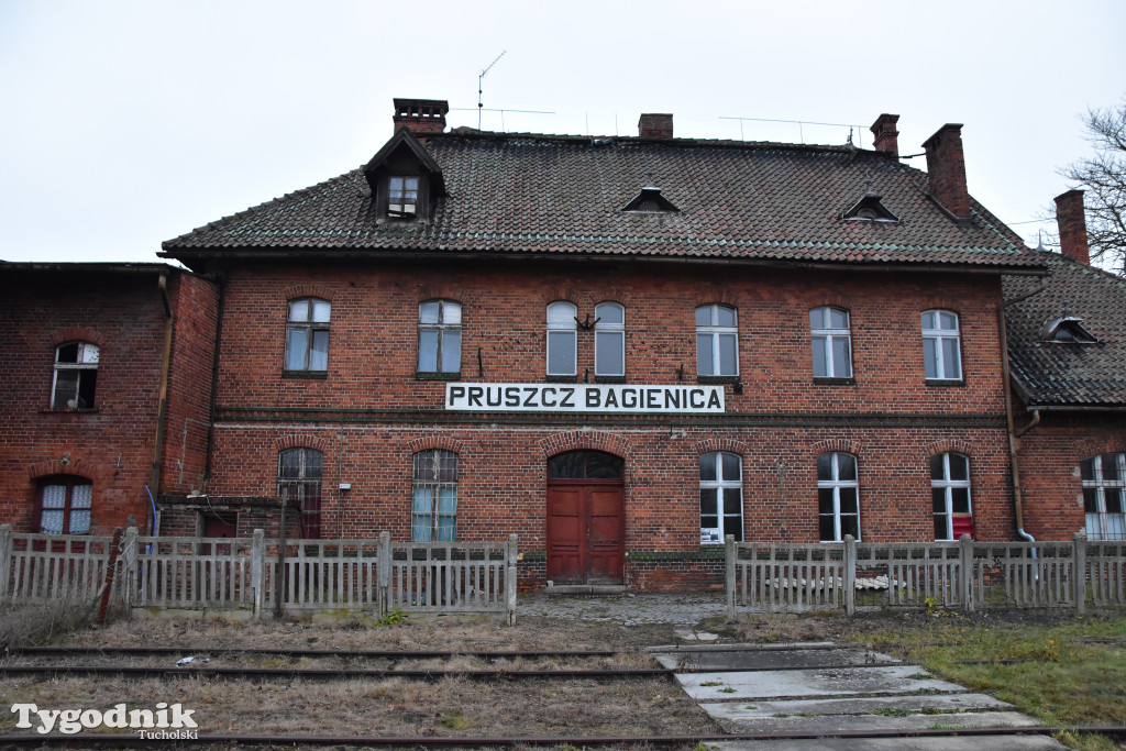 Pociąg specjalny na trasie kolejowej Tuchola - Pruszcz Bagienica! Jak wyglądał przejazd mikołajkowy?