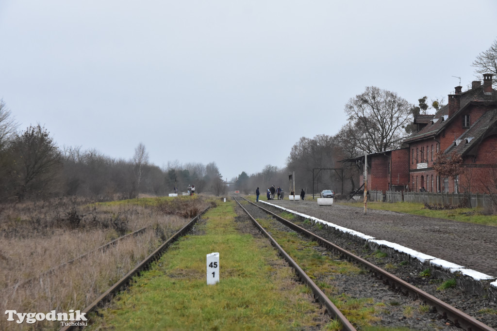 Pociąg specjalny na trasie kolejowej Tuchola - Pruszcz Bagienica! Jak wyglądał przejazd mikołajkowy?