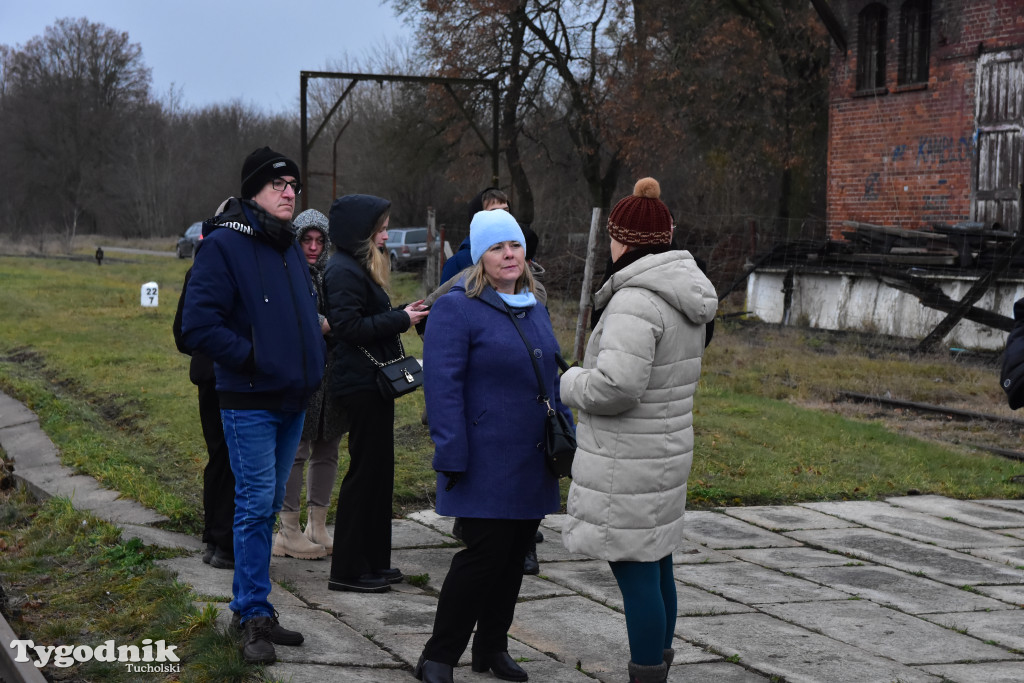 Pociąg specjalny na trasie kolejowej Tuchola - Pruszcz Bagienica! Jak wyglądał przejazd mikołajkowy?