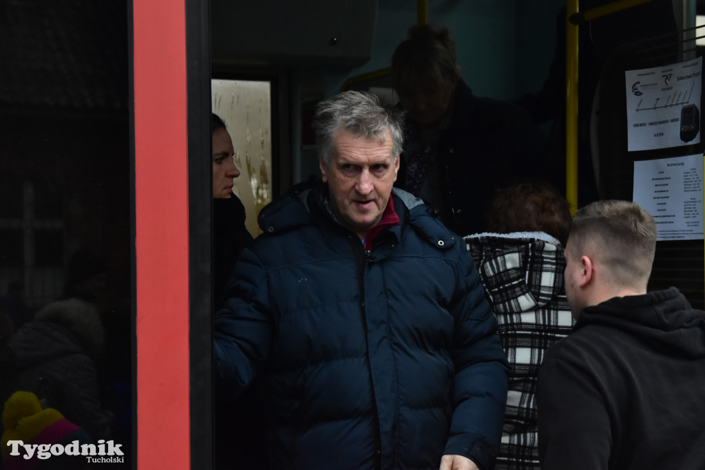 Pociąg specjalny na trasie kolejowej Tuchola - Pruszcz Bagienica! Jak wyglądał przejazd mikołajkowy?