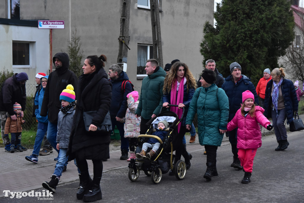 Pociąg specjalny na trasie kolejowej Tuchola - Pruszcz Bagienica! Jak wyglądał przejazd mikołajkowy?