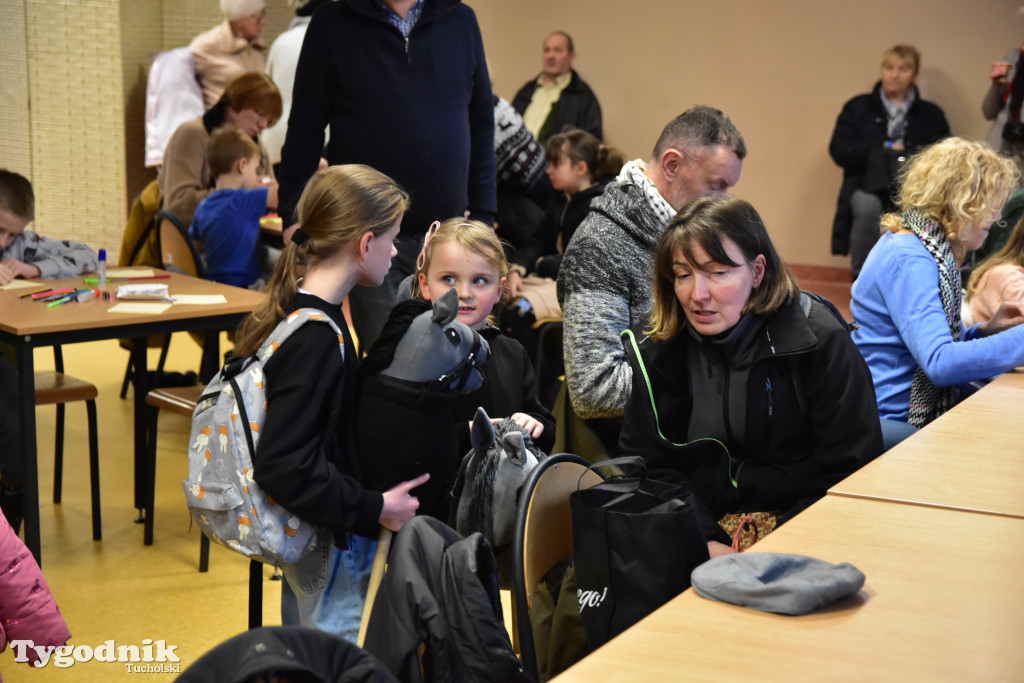 Pociąg specjalny na trasie kolejowej Tuchola - Pruszcz Bagienica! Jak wyglądał przejazd mikołajkowy?