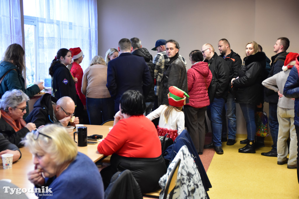Pociąg specjalny na trasie kolejowej Tuchola - Pruszcz Bagienica! Jak wyglądał przejazd mikołajkowy?