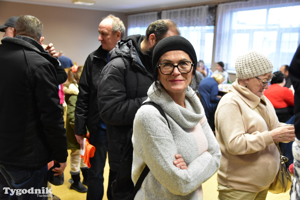 Pociąg specjalny na trasie kolejowej Tuchola - Pruszcz Bagienica! Jak wyglądał przejazd mikołajkowy?