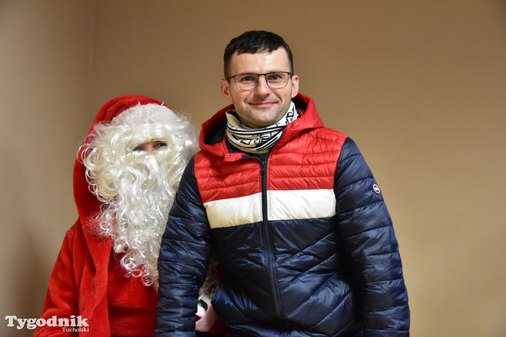 Pociąg specjalny na trasie kolejowej Tuchola - Pruszcz Bagienica! Jak wyglądał przejazd mikołajkowy?