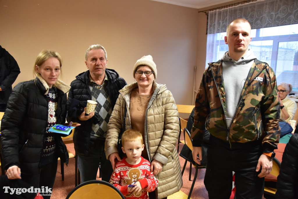Pociąg specjalny na trasie kolejowej Tuchola - Pruszcz Bagienica! Jak wyglądał przejazd mikołajkowy?