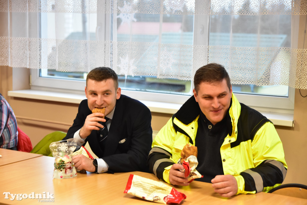 Pociąg specjalny na trasie kolejowej Tuchola - Pruszcz Bagienica! Jak wyglądał przejazd mikołajkowy?