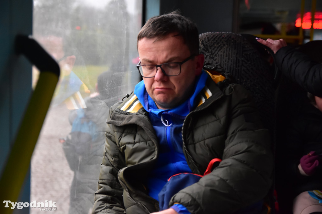 Pociąg specjalny na trasie kolejowej Tuchola - Pruszcz Bagienica! Jak wyglądał przejazd mikołajkowy?