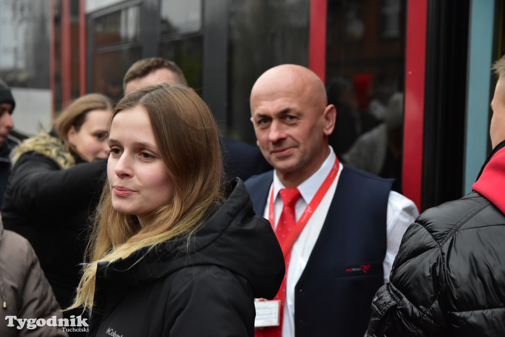 Pociąg specjalny na trasie kolejowej Tuchola - Pruszcz Bagienica! Jak wyglądał przejazd mikołajkowy?