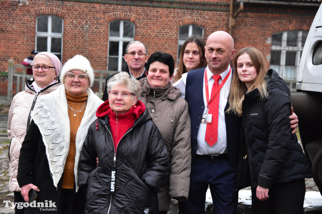 Pociąg specjalny na trasie kolejowej Tuchola - Pruszcz Bagienica! Jak wyglądał przejazd mikołajkowy?