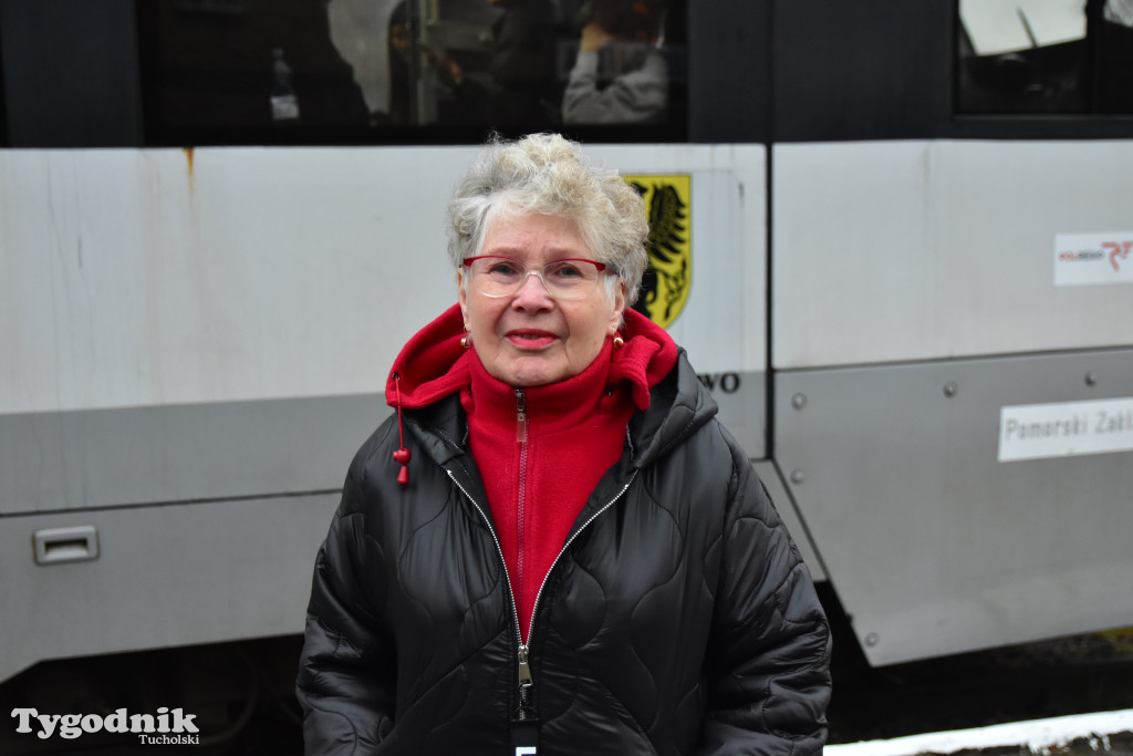 Pociąg specjalny na trasie kolejowej Tuchola - Pruszcz Bagienica! Jak wyglądał przejazd mikołajkowy?