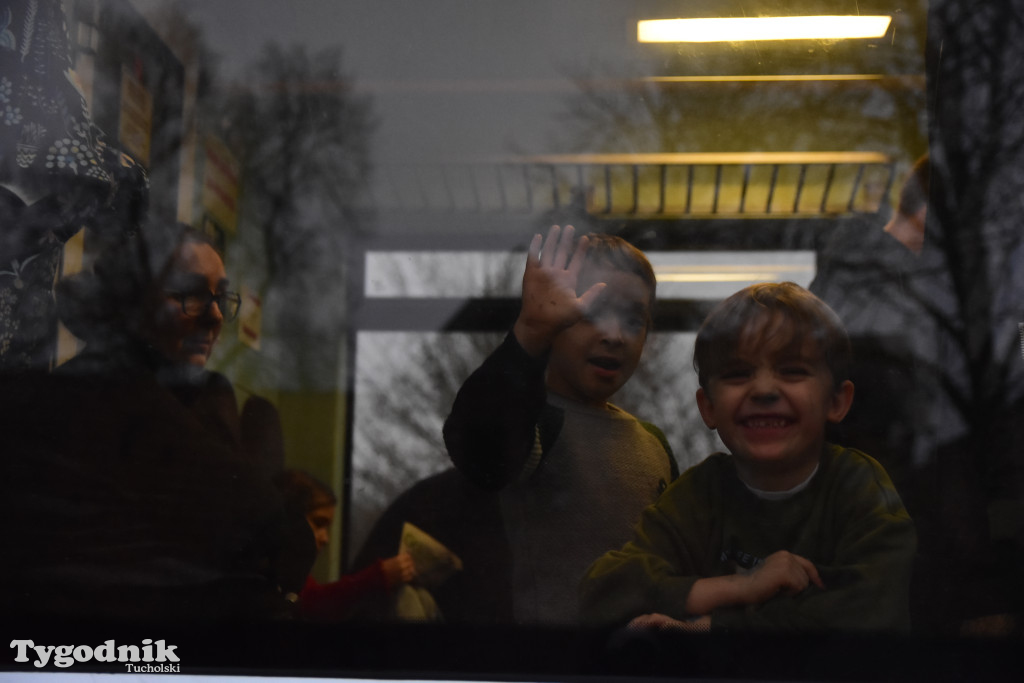 Pociąg specjalny na trasie kolejowej Tuchola - Pruszcz Bagienica! Jak wyglądał przejazd mikołajkowy?