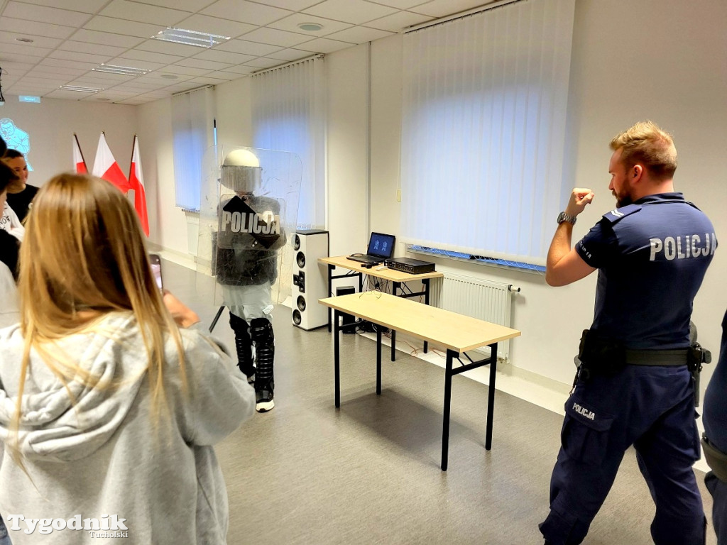 Drzwi otwarte w tucholskiej komendzie