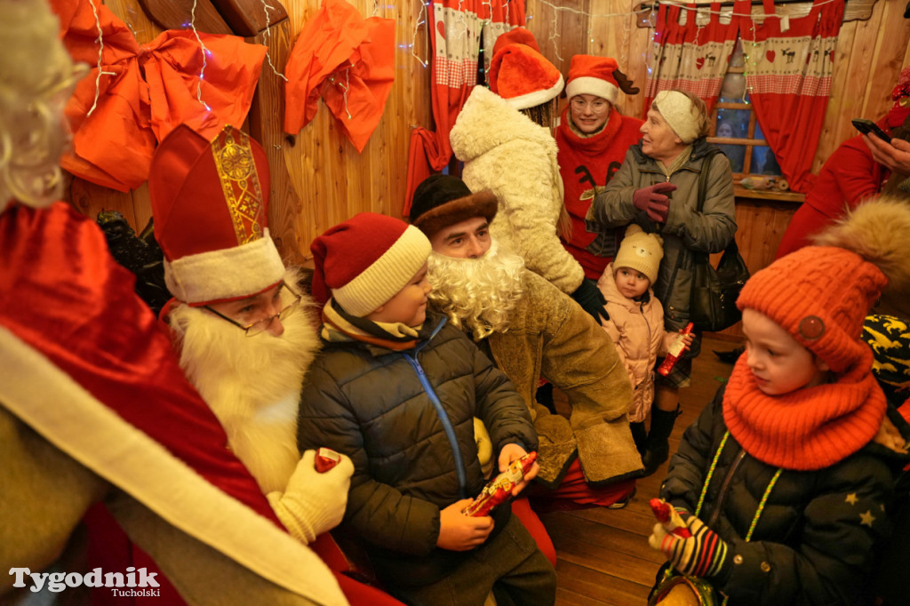 Domek Mikołaja i borowiackiego Gwizdora - Jarmark w Tucholi