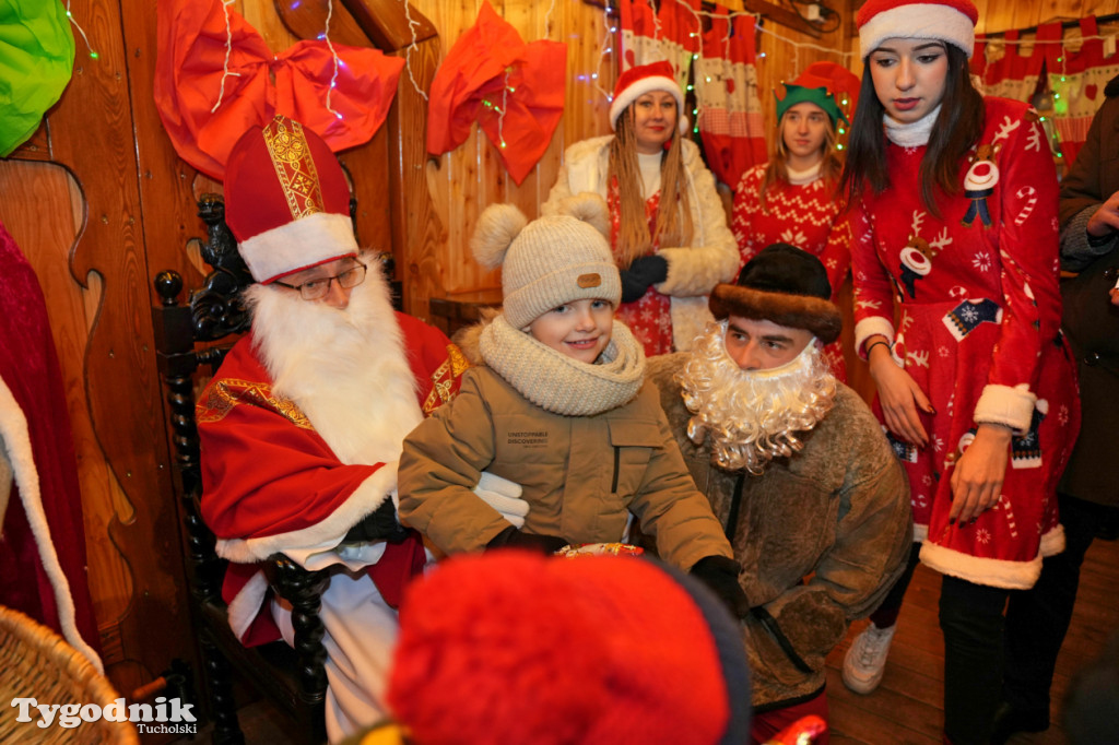 Domek Mikołaja i borowiackiego Gwizdora - Jarmark w Tucholi