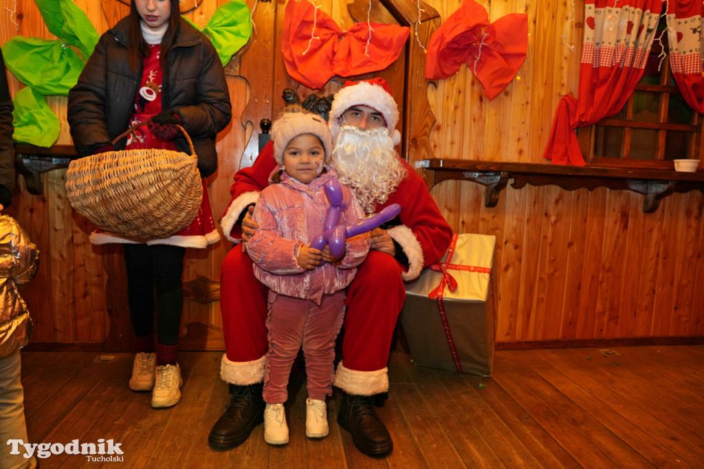 Domek Mikołaja i borowiackiego Gwizdora - Jarmark w Tucholi