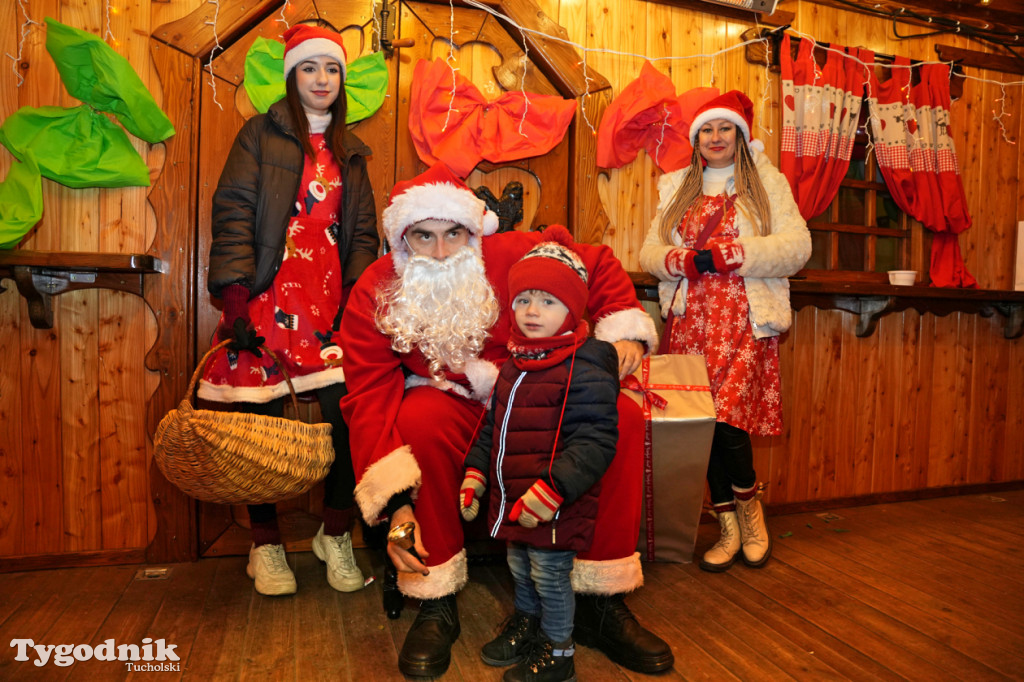 Domek Mikołaja i borowiackiego Gwizdora - Jarmark w Tucholi