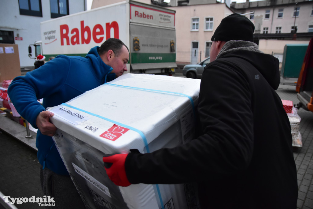 Finał Szlachetnej Paczki w powiecie tucholskim. Do ilu rodzin w tym roku dotarli wolontariusze? / ZDJĘCIA