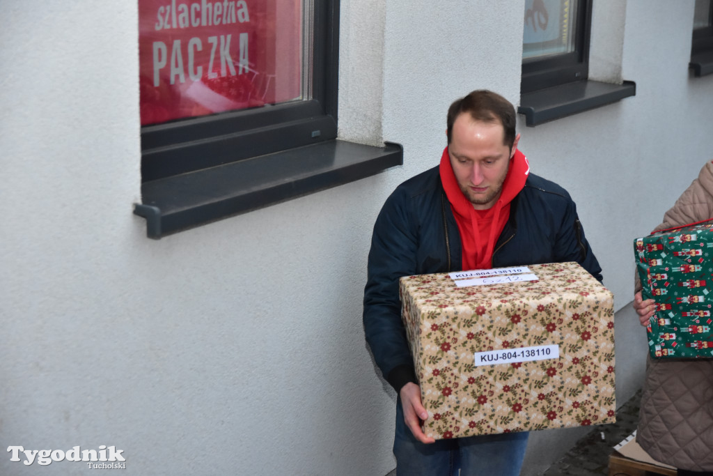 Finał Szlachetnej Paczki w powiecie tucholskim. Do ilu rodzin w tym roku dotarli wolontariusze? / ZDJĘCIA