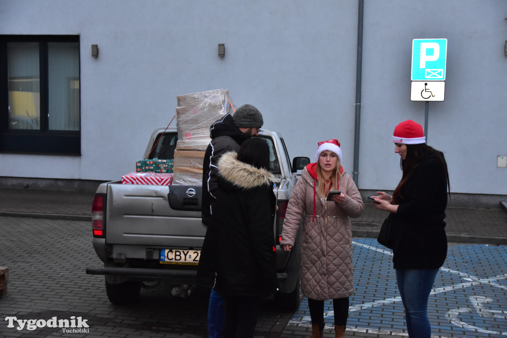 Finał Szlachetnej Paczki w powiecie tucholskim. Do ilu rodzin w tym roku dotarli wolontariusze? / ZDJĘCIA