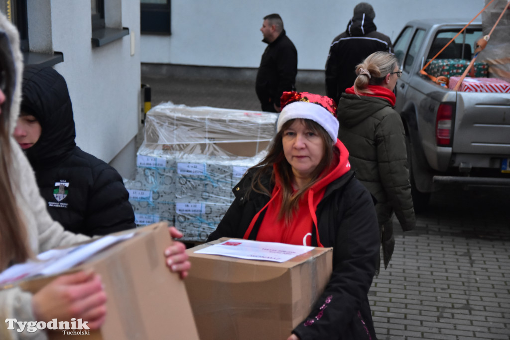 Finał Szlachetnej Paczki w powiecie tucholskim. Do ilu rodzin w tym roku dotarli wolontariusze? / ZDJĘCIA