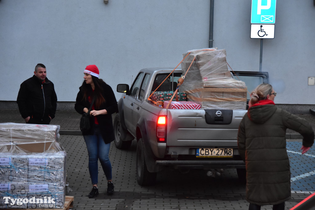 Finał Szlachetnej Paczki w powiecie tucholskim. Do ilu rodzin w tym roku dotarli wolontariusze? / ZDJĘCIA