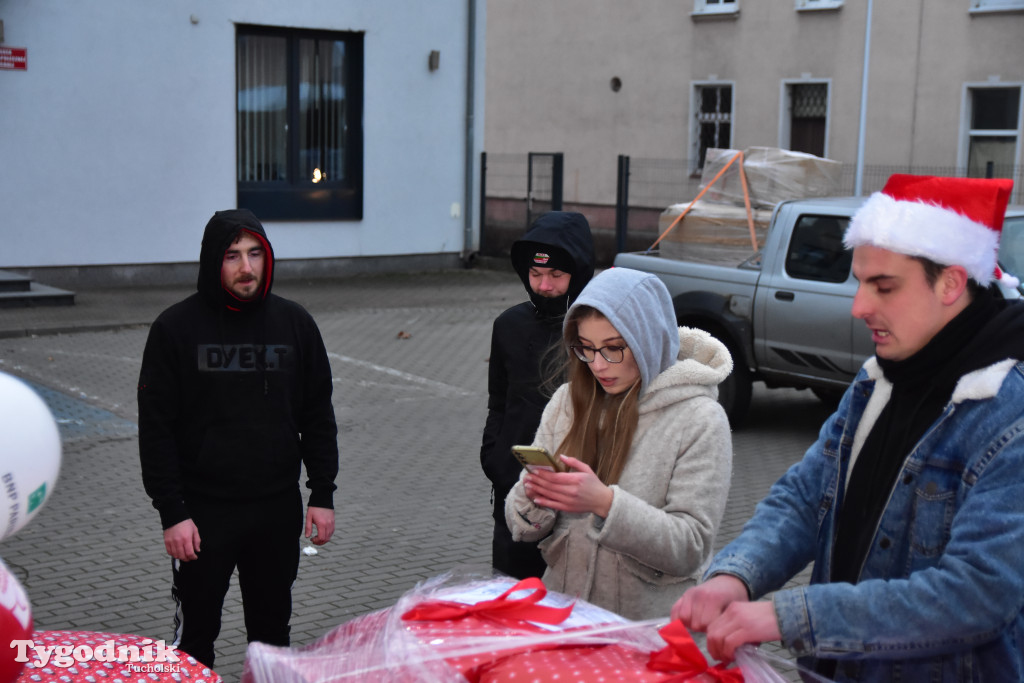 Finał Szlachetnej Paczki w powiecie tucholskim. Do ilu rodzin w tym roku dotarli wolontariusze? / ZDJĘCIA