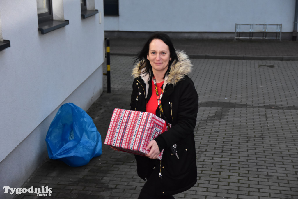 Finał Szlachetnej Paczki w powiecie tucholskim. Do ilu rodzin w tym roku dotarli wolontariusze? / ZDJĘCIA