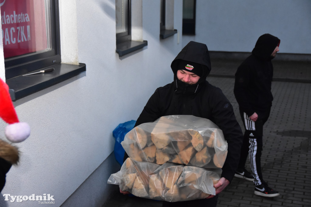 Finał Szlachetnej Paczki w powiecie tucholskim. Do ilu rodzin w tym roku dotarli wolontariusze? / ZDJĘCIA