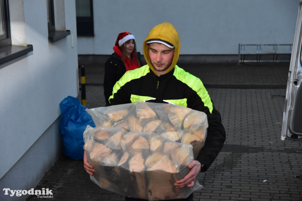 Finał Szlachetnej Paczki w powiecie tucholskim. Do ilu rodzin w tym roku dotarli wolontariusze? / ZDJĘCIA