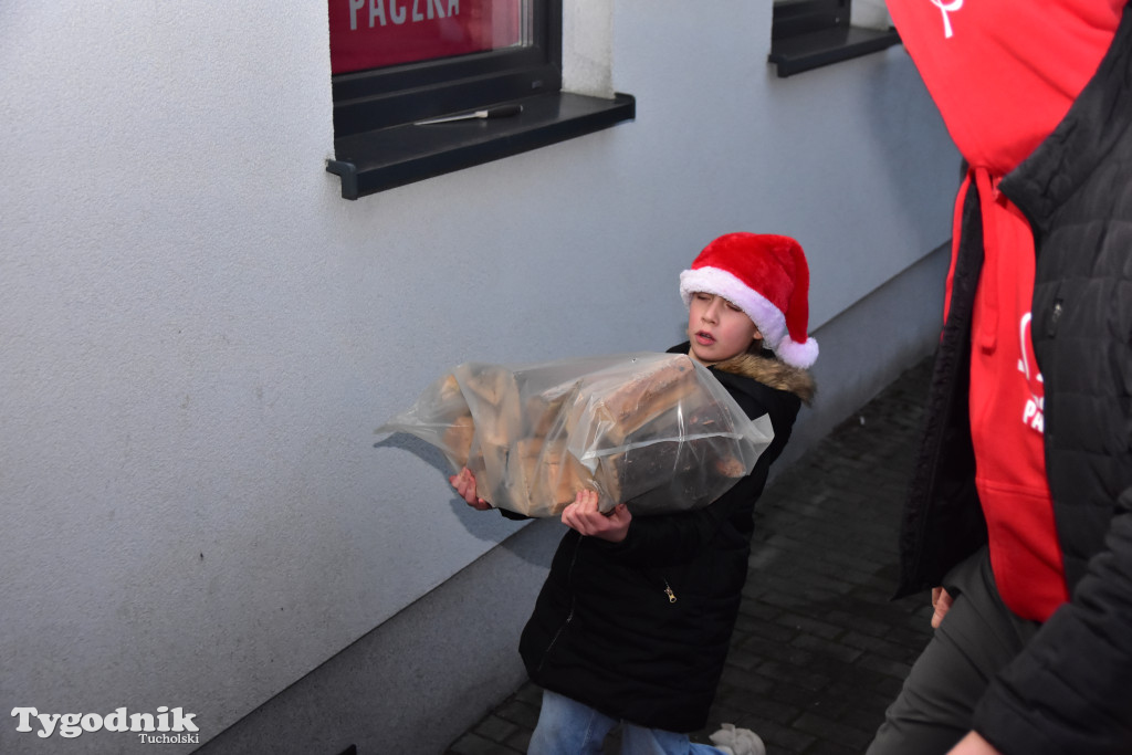 Finał Szlachetnej Paczki w powiecie tucholskim. Do ilu rodzin w tym roku dotarli wolontariusze? / ZDJĘCIA