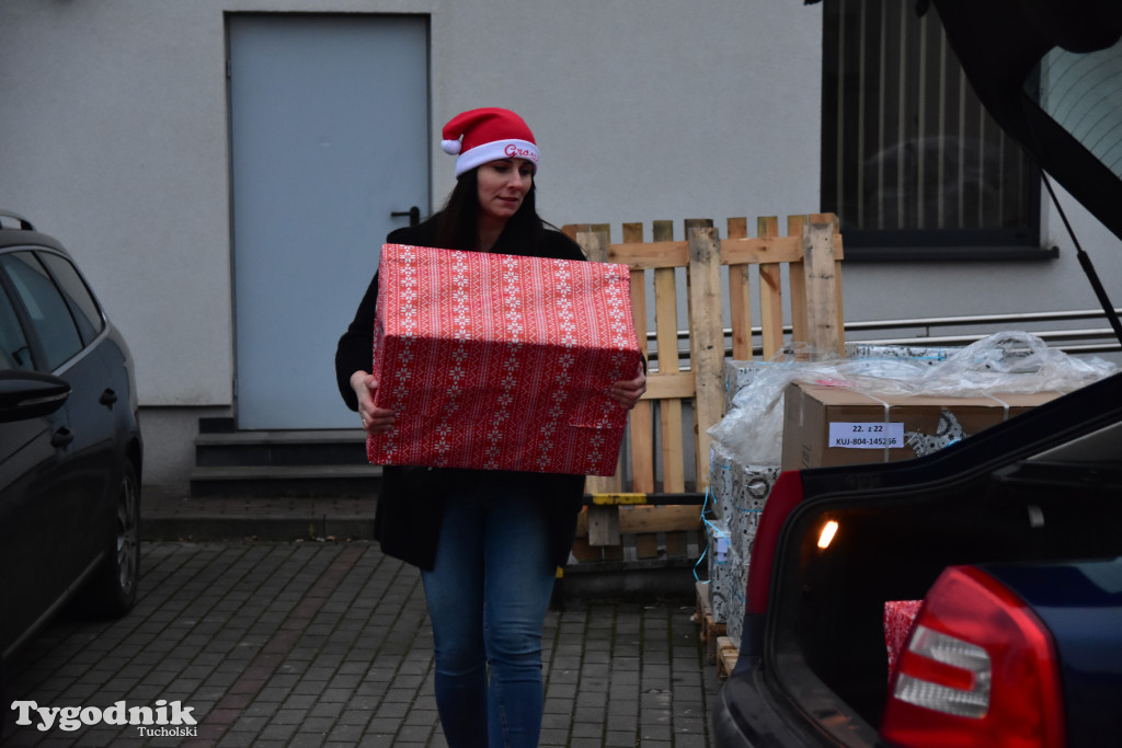 Finał Szlachetnej Paczki w powiecie tucholskim. Do ilu rodzin w tym roku dotarli wolontariusze? / ZDJĘCIA