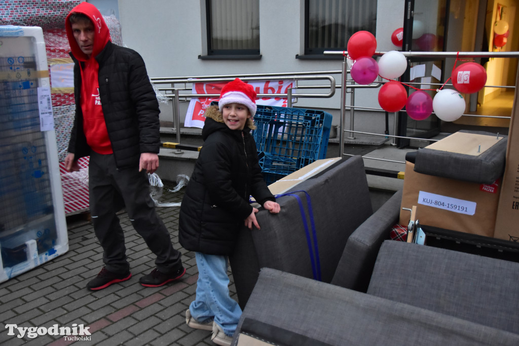 Finał Szlachetnej Paczki w powiecie tucholskim. Do ilu rodzin w tym roku dotarli wolontariusze? / ZDJĘCIA