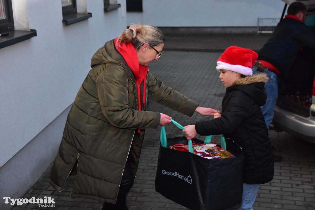 Finał Szlachetnej Paczki w powiecie tucholskim. Do ilu rodzin w tym roku dotarli wolontariusze? / ZDJĘCIA