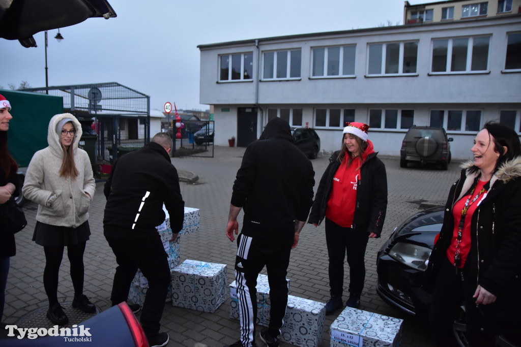 Finał Szlachetnej Paczki w powiecie tucholskim. Do ilu rodzin w tym roku dotarli wolontariusze? / ZDJĘCIA