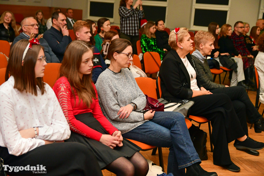  VIII Powiatowy konkurs śpiewania kolęd, pastorałek i piosenek świątecznych w języku obcym