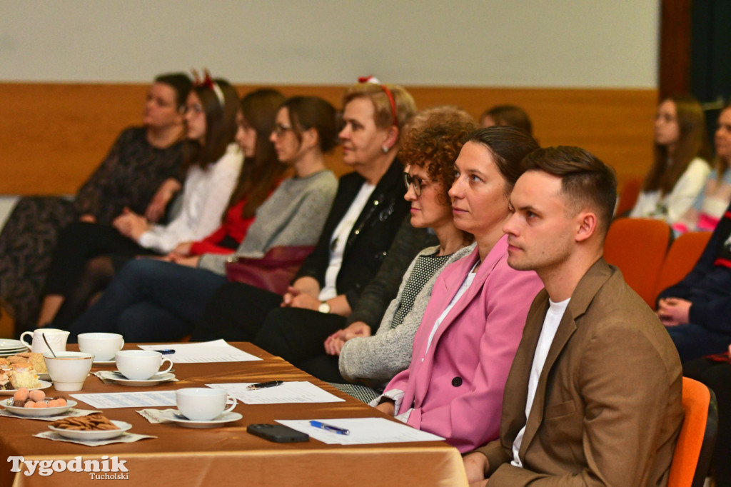  VIII Powiatowy konkurs śpiewania kolęd, pastorałek i piosenek świątecznych w języku obcym