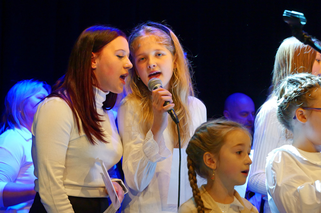 Koncert kolęd i pastorałek w Tucholi. Dziesiątki osób na scenie